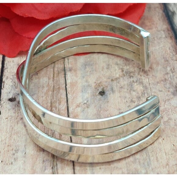 Cute Silver Tone Intertwined Cuff Bracelet Hammered Smooth - Picture 9 of 11
